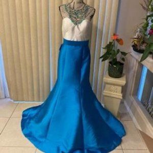 Beautiful Ocean Blue/White Jeweled Bodice Sexy Back Formal Evening Gown…